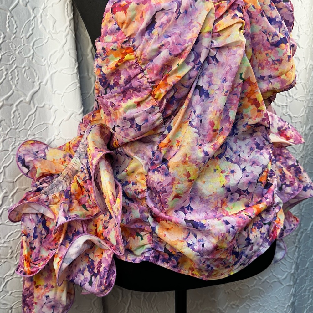 PrettyLittleThing- PLUS LILAC FLORAL PRINT PUFF SLEEVE BARDOT CROP TOP (16) - Picture 7 of 13